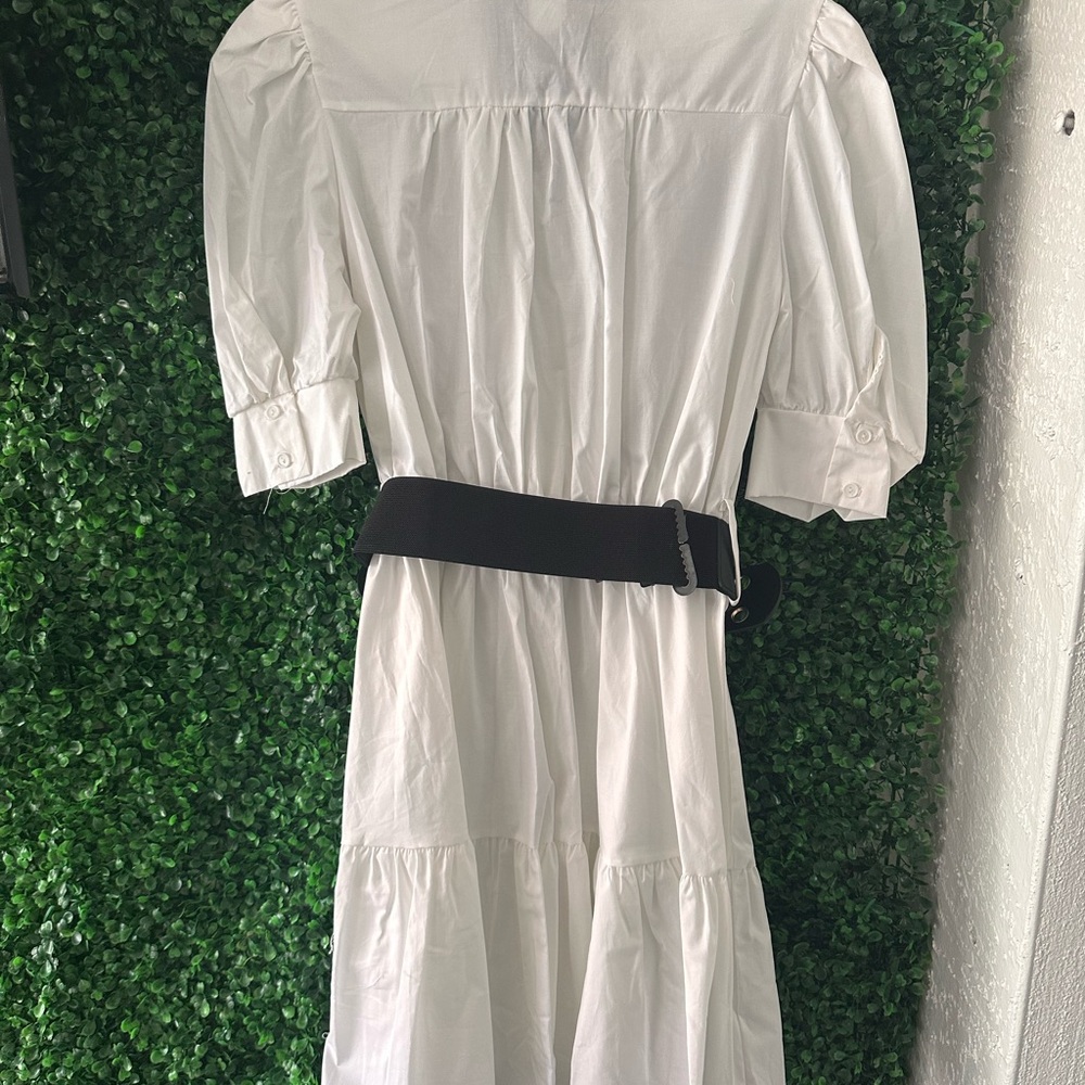 Elegant White Dress with Black Belt - Picture 4 of 4